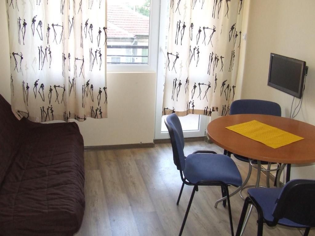 Asparuhov Guest Rooms And Apartments Varna Quarto foto