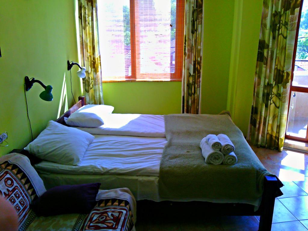 Asparuhov Guest Rooms And Apartments Varna Quarto foto