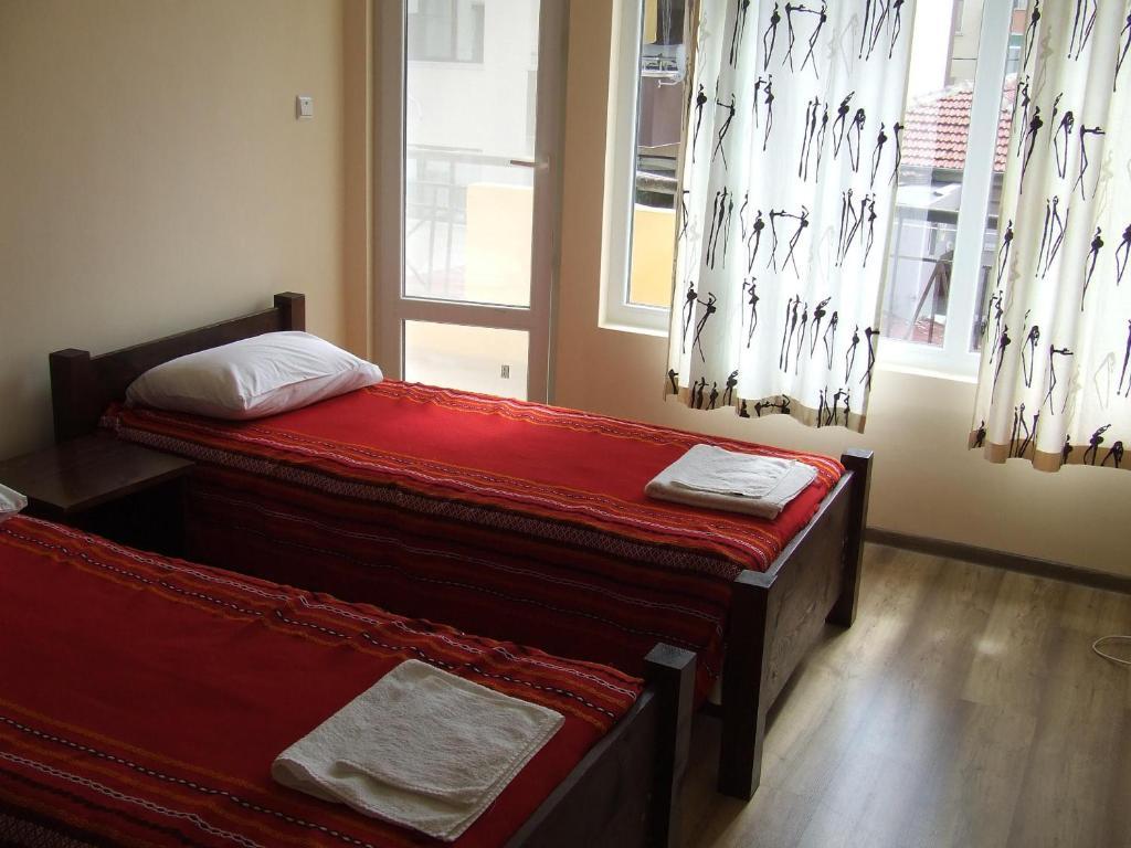 Asparuhov Guest Rooms And Apartments Varna Quarto foto