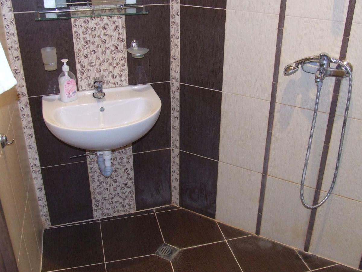 Asparuhov Guest Rooms And Apartments Varna Quarto foto